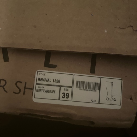 70s Revival Leather Colorblock Knee-High Heeled Boots - Picture 15 of 15